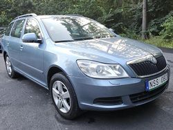 Grå Begagnad 2011 Skoda Octavia Ambiente Kombi | 30 000 kr (Superpris)