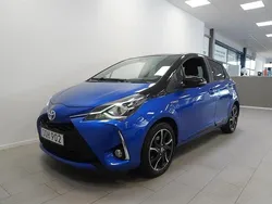 Blå Begagnad 2018 Toyota Yaris Hybrid Halvkombi | 149 800 kr (Marknadspris)