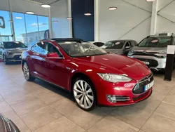 Röd Begagnad 2014 Tesla Model S Sedan | 269 900 kr (Lite dyr)