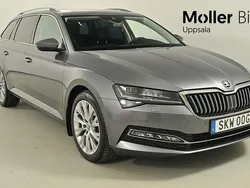 Grå (graphite grey metallic) Begagnad 2023 Skoda Superb Business Line Kombi | 399 900 kr (Marknadspris)