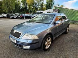 Ljusgrå Begagnad 2007 Skoda Octavia Halvkombi | 34 900 kr (Marknadspris)