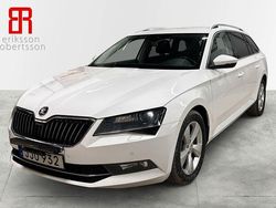 Vit Begagnad 2019 Skoda Superb Kombi | 249 900 kr (Marknadspris)
