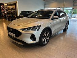 Grå Begagnad 2022 Ford Focus Active Halvkombi | 198 000 kr (Superpris)