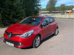 Röd Begagnad 2014 Renault Clio IV Halvkombi | 57 000 kr (Bra pris)