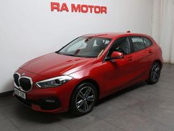 Röd Begagnad 2022 BMW 118 Sport Line Halvkombi | 224 800 kr (Marknadspris)