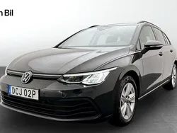 Grå Begagnad 2023 VW Golf VIII Life Kombi | 299 900 kr (Marknadspris)