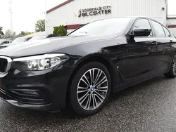 Svart Begagnad 2019 BMW 530e iPerformance Sedan | 254 900 kr (Marknadspris)