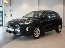 Svart Begagnad 2023 Ford Kuga Titanium SUV | 244 800 kr (Bra pris)