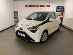 Vit Begagnad 2018 Toyota Aygo X-play Halvkombi | 76 900 kr (Superpris)