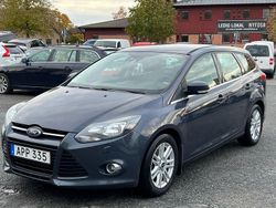 Grå Begagnad 2013 Ford Focus Titanium Kombi | 44 900 kr (Marknadspris)