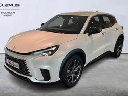 Vit Begagnad 2024 Lexus LBX SUV | 379 000 kr (Marknadspris)