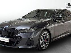 Grå (grey) Begagnad 2025 BMW 530e M Sport Kombi | 698 700 kr (Marknadspris)