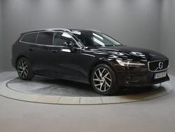 Svart Begagnad 2019 Volvo V60 Momentum Kombi | 269 000 kr (Superpris)
