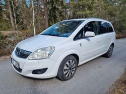 Vit Begagnad 2010 Opel Zafira Minibuss | 49 900 kr (Lite dyr)
