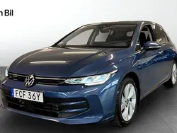 Mörkblå Begagnad 2024 VW Golf VIII Life Kombi | 299 900 kr (Bra pris)