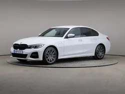 Vit Begagnad 2021 BMW 330e M Sport Sedan | 289 000 kr (Bra pris)