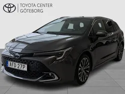 Mörkgrå Begagnad 2023 Toyota Corolla Style Kombi | 299 900 kr (Marknadspris)