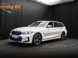Vit Begagnad 2022 BMW 330e M Sport Kombi | 369 900 kr (Dyr)