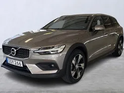 Grå Begagnad 2019 Volvo V60 CC Kombi | 295 000 kr (Marknadspris)