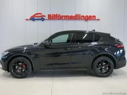 Svart Begagnad 2017 Alfa Romeo Stelvio SUV | 219 500 kr (Marknadspris)