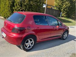 Röd Begagnad 2005 Peugeot 307 Halvkombi | 28 000 kr (Lite dyr)