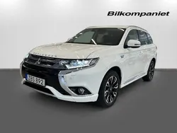 Vit Begagnad 2017 Mitsubishi Outlander P-HEV Comfort Edition SUV | 239 900 kr (Lite dyr)