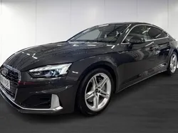 Mörkgrå (grey) Begagnad 2022 Audi A5 Sportback Advanced Halvkombi | 352 900 kr (Marknadspris)
