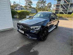 Svart Begagnad 2021 Mercedes GLC300e AMG line Sportkupé | 530 000 kr (Marknadspris)