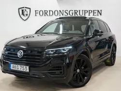 Svart Begagnad 2018 VW Touareg R-line SUV | 389 800 kr (Dyr)