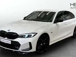Vit (white) Begagnad 2022 BMW 330e M Sport Sedan | 484 700 kr