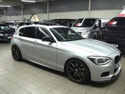 Silver Begagnad 2014 BMW M135 M Performance Halvkombi | 269 900 kr (Dyr)