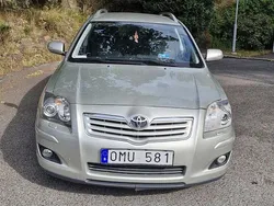 Silver Begagnad 2006 Toyota Avensis Kombi | 70 000 kr