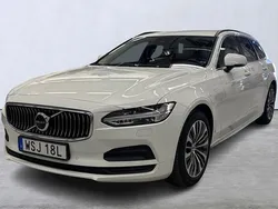 Vit Begagnad 2022 Volvo V90 Momentum Kombi | 329 900 kr (Marknadspris)