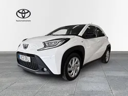 Vit Begagnad 2023 Toyota Aygo Halvkombi | 179 900 kr