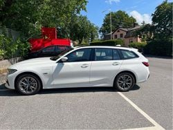 Vit Begagnad 2022 BMW 330e Kombi | 289 900 kr (Bra pris)