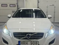 Vit Begagnad 2013 Volvo V60 Momentum Kombi | 79 000 kr (Marknadspris)