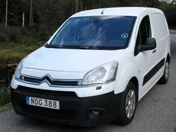 Vit Begagnad 2013 Citroën Berlingo Minibuss | 32 000 kr
