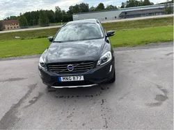 Grå Begagnad 2015 Volvo XC60 Momentum SUV | 220 000 kr (Marknadspris)