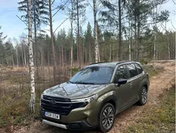 Grön Begagnad 2025 Subaru Forester SUV | 415 000 kr