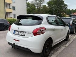 Vit Begagnad 2014 Peugeot 208 Halvkombi | 49 500 kr (Marknadspris)