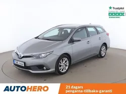 Ljusgrå Begagnad 2017 Toyota Auris Touring Sports Active Kombi | 130 000 kr (Marknadspris)