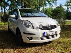 Vit Begagnad 2006 Toyota Yaris Halvkombi | 25 000 kr (Marknadspris)