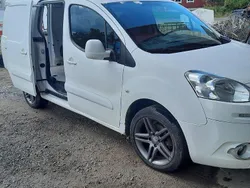 Vit Begagnad 2014 Peugeot Partner Minibuss | 45 000 kr (Bra pris)