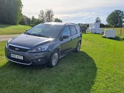 Grå Begagnad 2010 Ford Focus Titanium Kombi | 17 000 kr (Marknadspris)