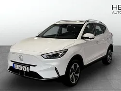 Vit (white) Begagnad 2022 MG ZS Luxury Sedan | 244 900 kr (Bra pris)
