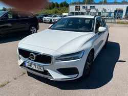 Vit Begagnad 2019 Volvo V60 Momentum Kombi | 244 000 kr (Marknadspris)