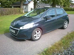 Mörkgrå (grå) Begagnad 2016 Peugeot 208 Halvkombi | 48 800 kr (Superpris)