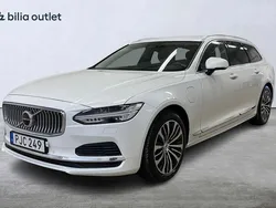 Vit Begagnad 2022 Volvo V90 Core Kombi | 329 000 kr (Bra pris)