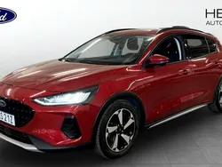 Röd (red) Begagnad 2022 Ford Focus Active Halvkombi | 184 900 kr (Superpris)