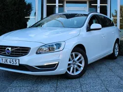 Vit Begagnad 2017 Volvo V60 Momentum Kombi | 164 900 kr (Marknadspris)